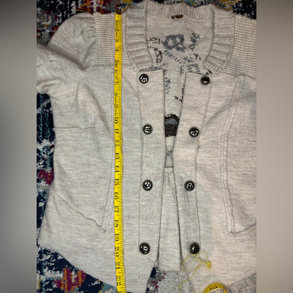 Free People Wool Women's Cream Sweater Jacket with hook closure size Large - Picture 15 of 15